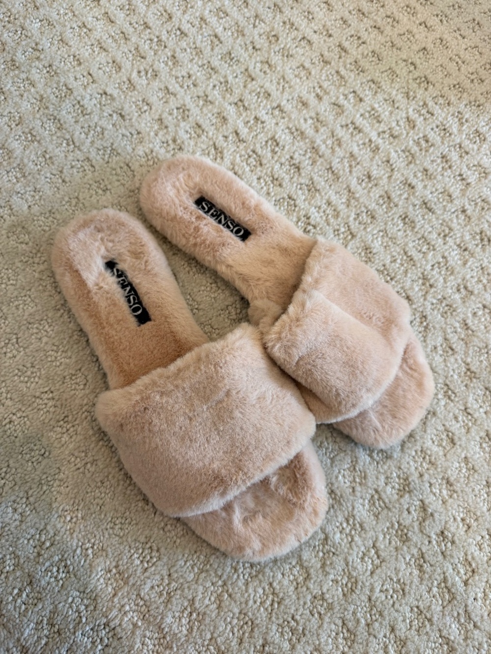 Brand New Senso Fur Slides
